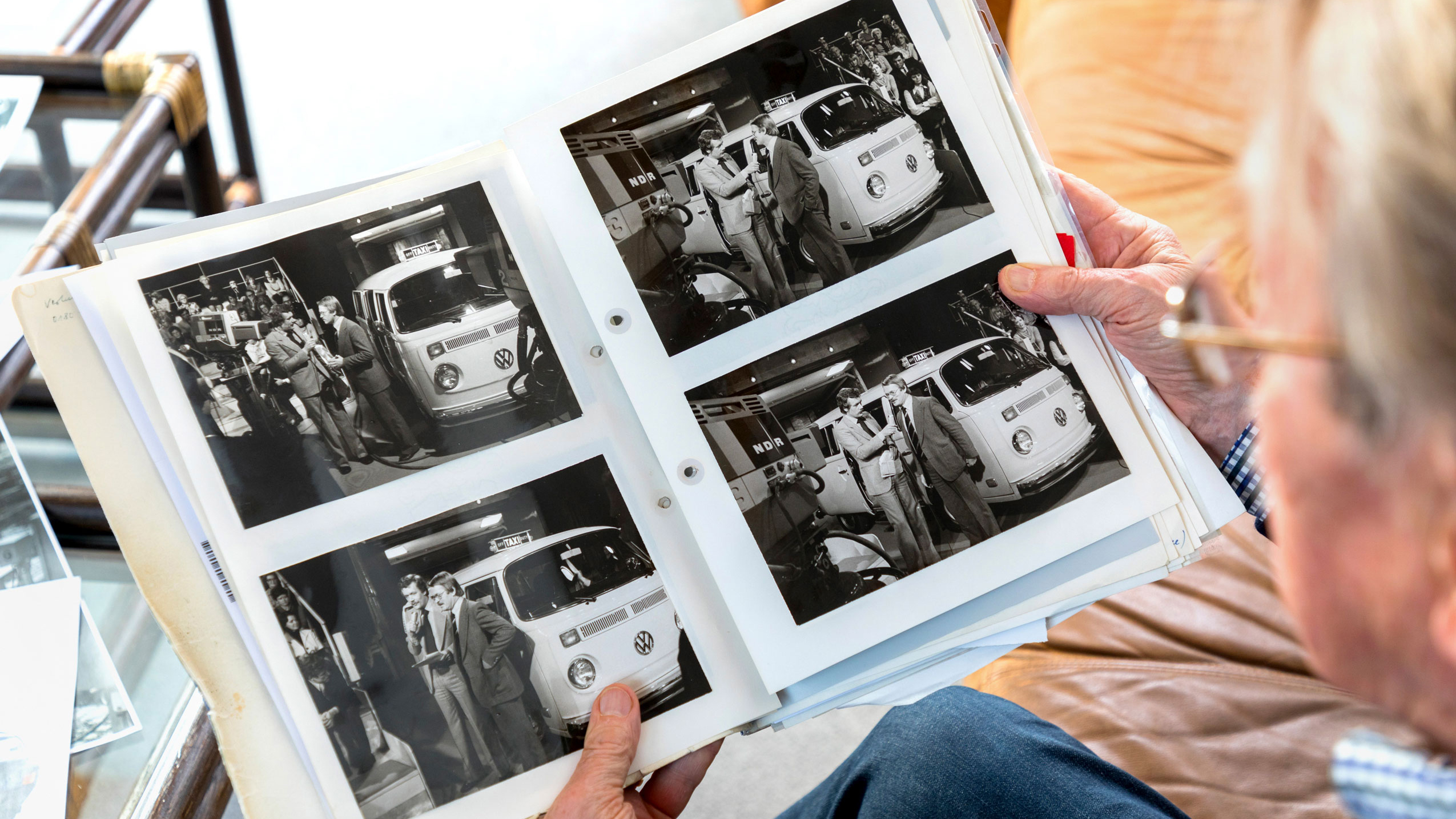 De geschiedenis van de eerste elektrische Volkswagen | Kalberlah met een fotoalbum