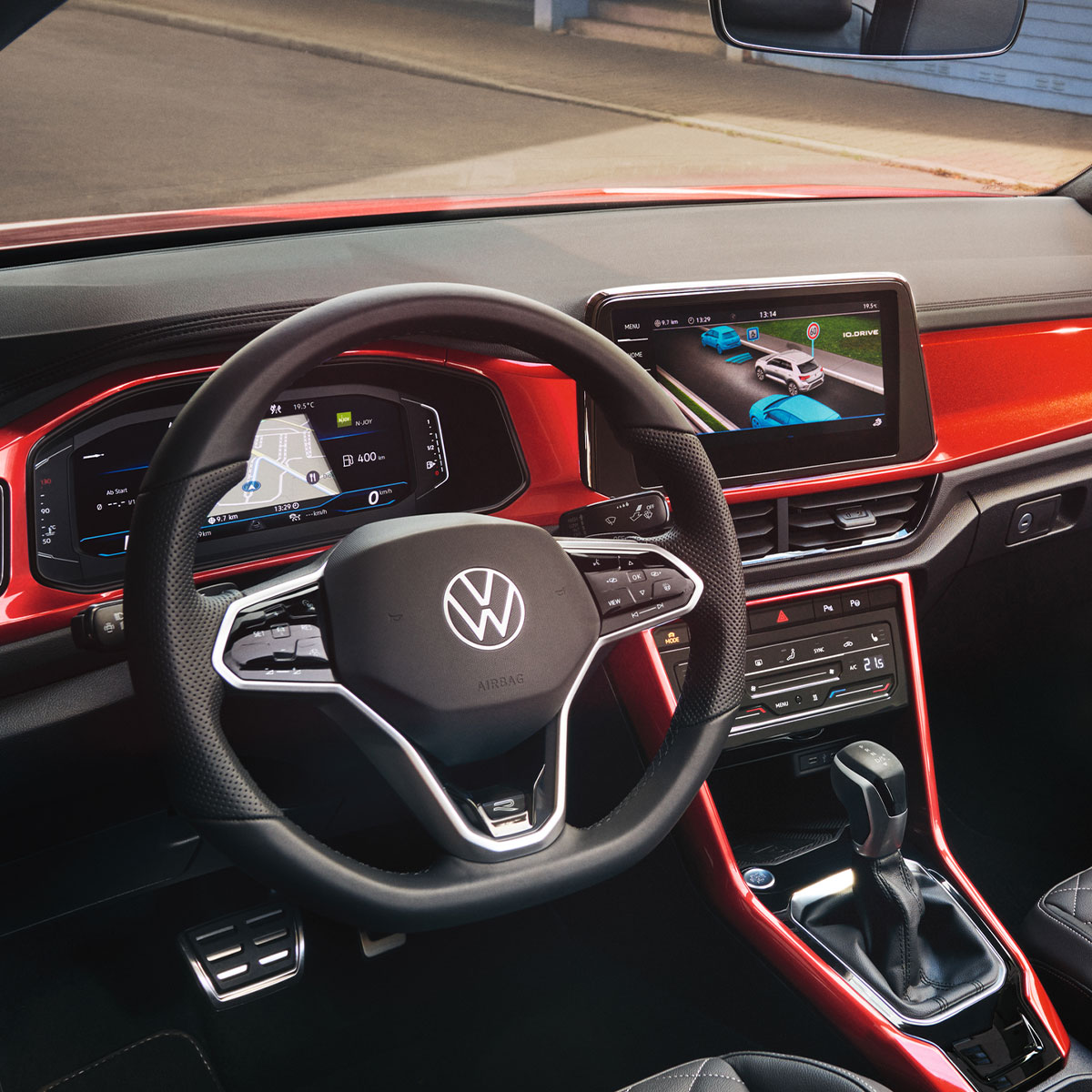 T-Roc Cabrio interieur met slimme rij-assistenten zoals Adaptive Cruise Control en Lane Assist